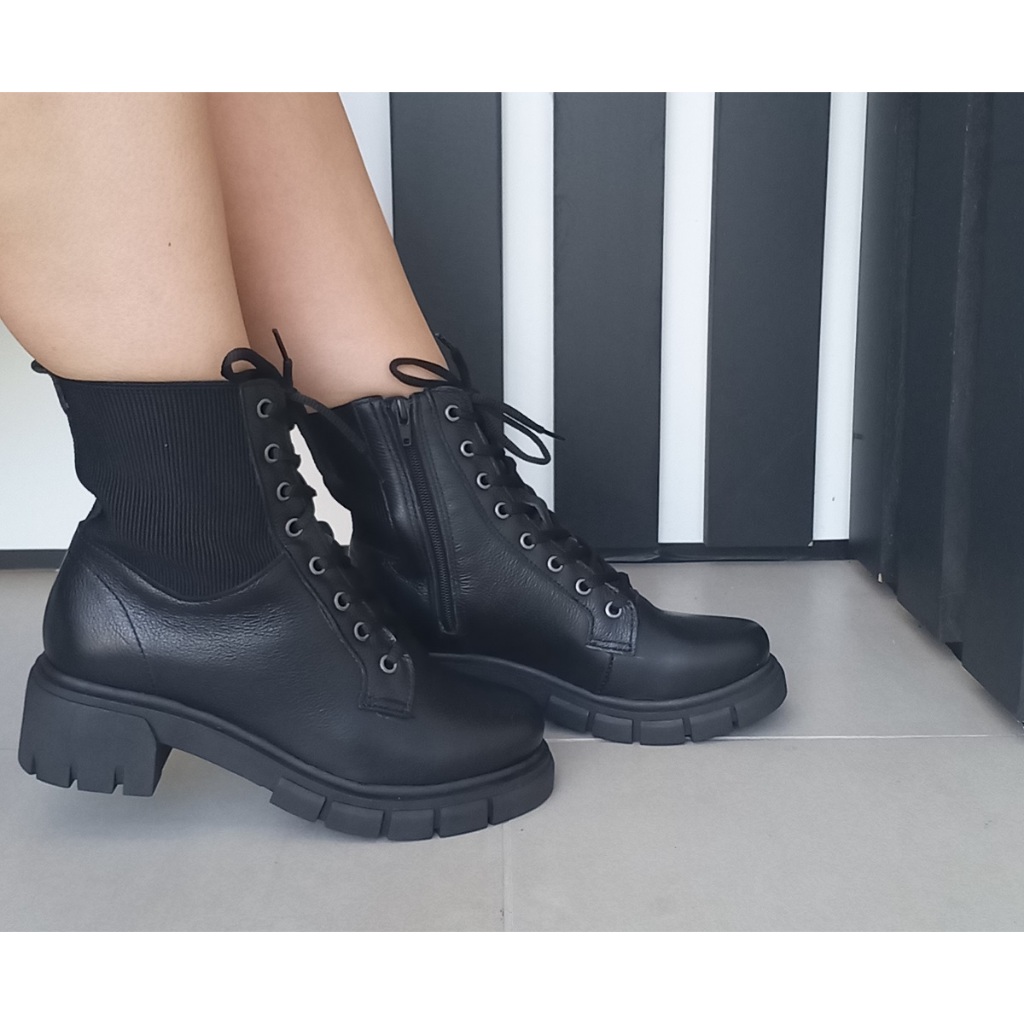 Bota Coturno Feminina Preta em Couro Legítimo Blogueira Tratorada Plataforma