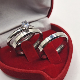 Par de Alianças De Namoro Casamento Prata Chanfrada Fina + Anel Solitário