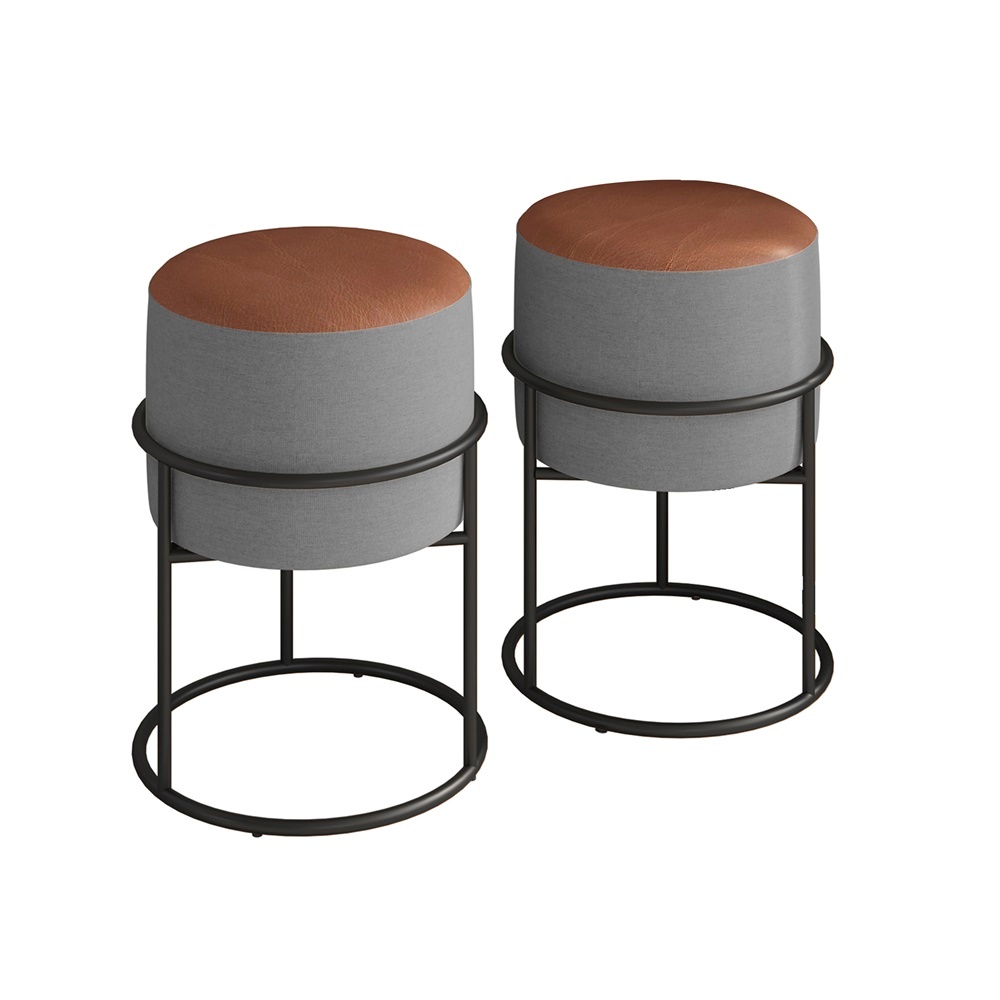 Kit 2 Puff Banqueta Iron Em Couro Caramelo E Linho Cinza Decorativo Base Argola De Ferro Preto