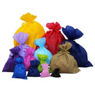 Saco de Presente TNT 11x22 c/ 10 unidades - diversas cores disponíveis em Oferta na Shopee