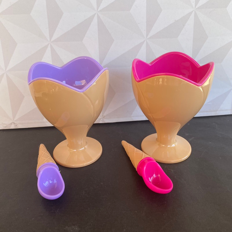 Taça de sobremesa de plástico rosa ou lilás individual em formato de casquinha de sorvete ...