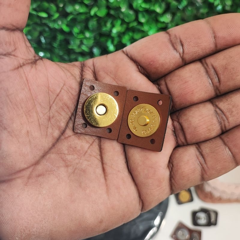 Botão Imantado com Acabamento: Onde Comprar | BuscaProdutos