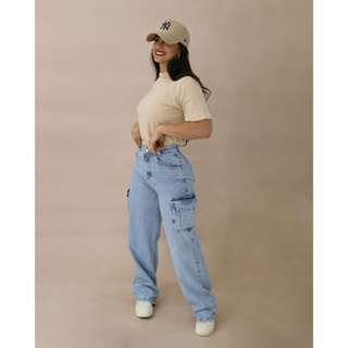 Calça Jeans Feminina Wide Leg Cargo Cintura Alta com Bolsos Laterais - Camarote Jeans em Oferta na Shopee