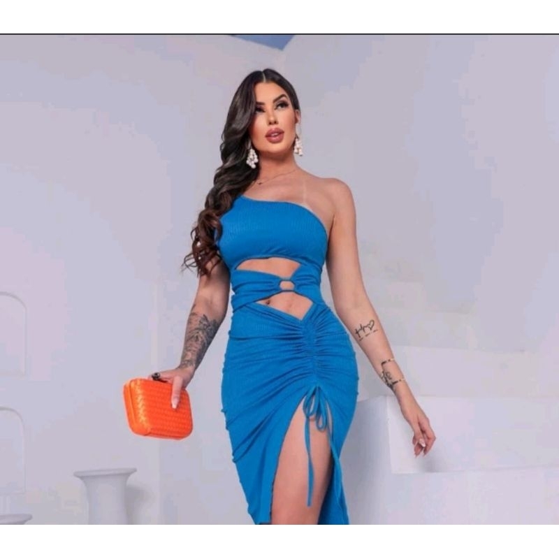 Vestido midi canelado um ombro, fenda ajustável, tubinho e detalhe na cintura, moda elegante feminina
