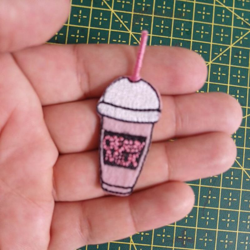 Patch bordado termocolante Milk-shake pequeno