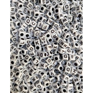 MIÇANGA INFANTIL QUADRADO - Alfabeto - Letras - 6mm - BRANCAS LETRAS PRETAS  Aprox. 800pçs em Oferta na Shopee