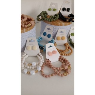 kit 1 mix de 3 pulseiras miçangas 1 par de brinco botão pulseira feminina