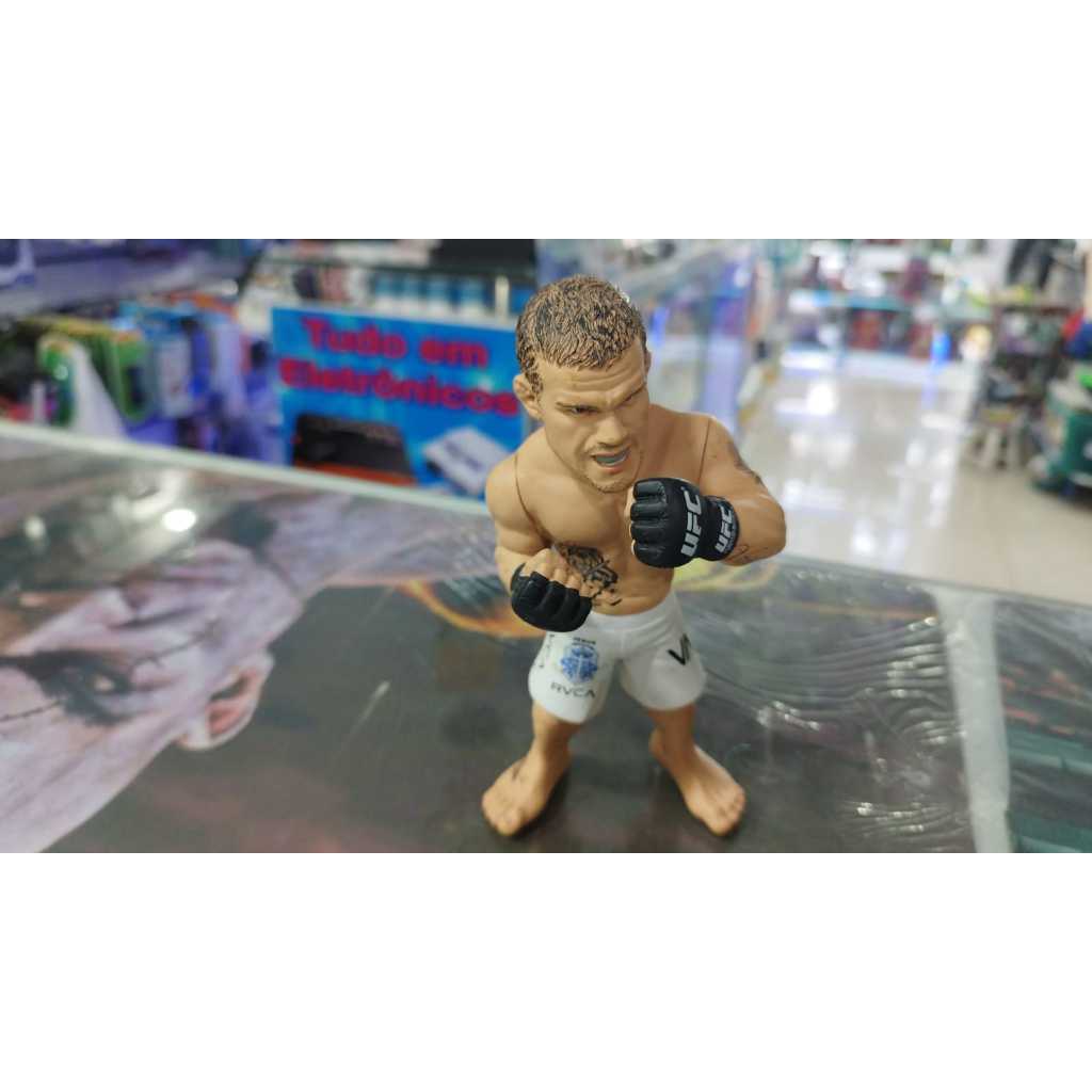 personagem ufc original boneco estátua