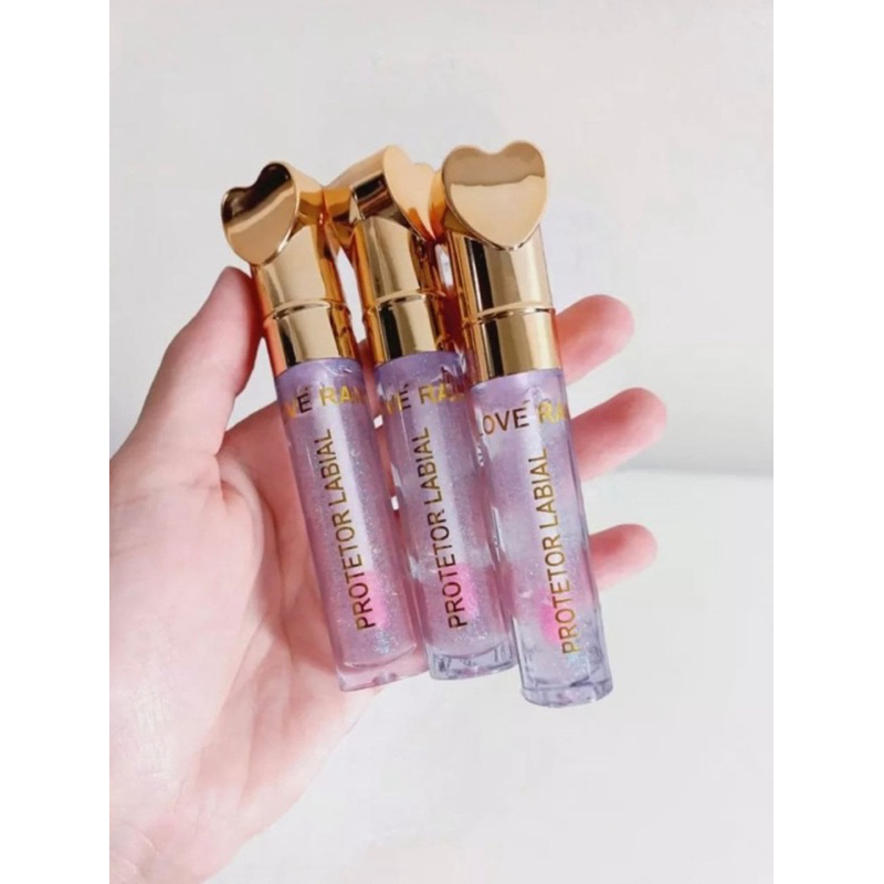 Gloss com brilho, muda a cor do batom de acordo com o PH da boca