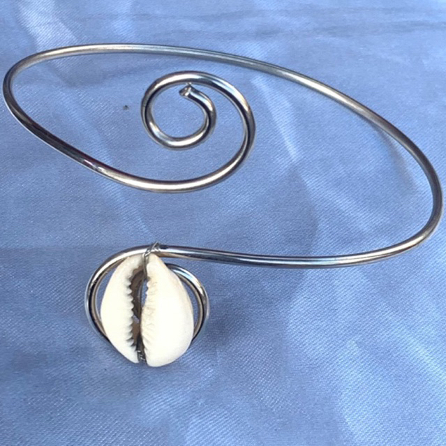 Bracelete Pulseira Com Búzio Branco Feminina Ajustável em Aço Alta Durabilidade