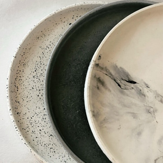 Bandeja redonda concreto com borda 25 cm centro de mesa em Oferta na Shopee