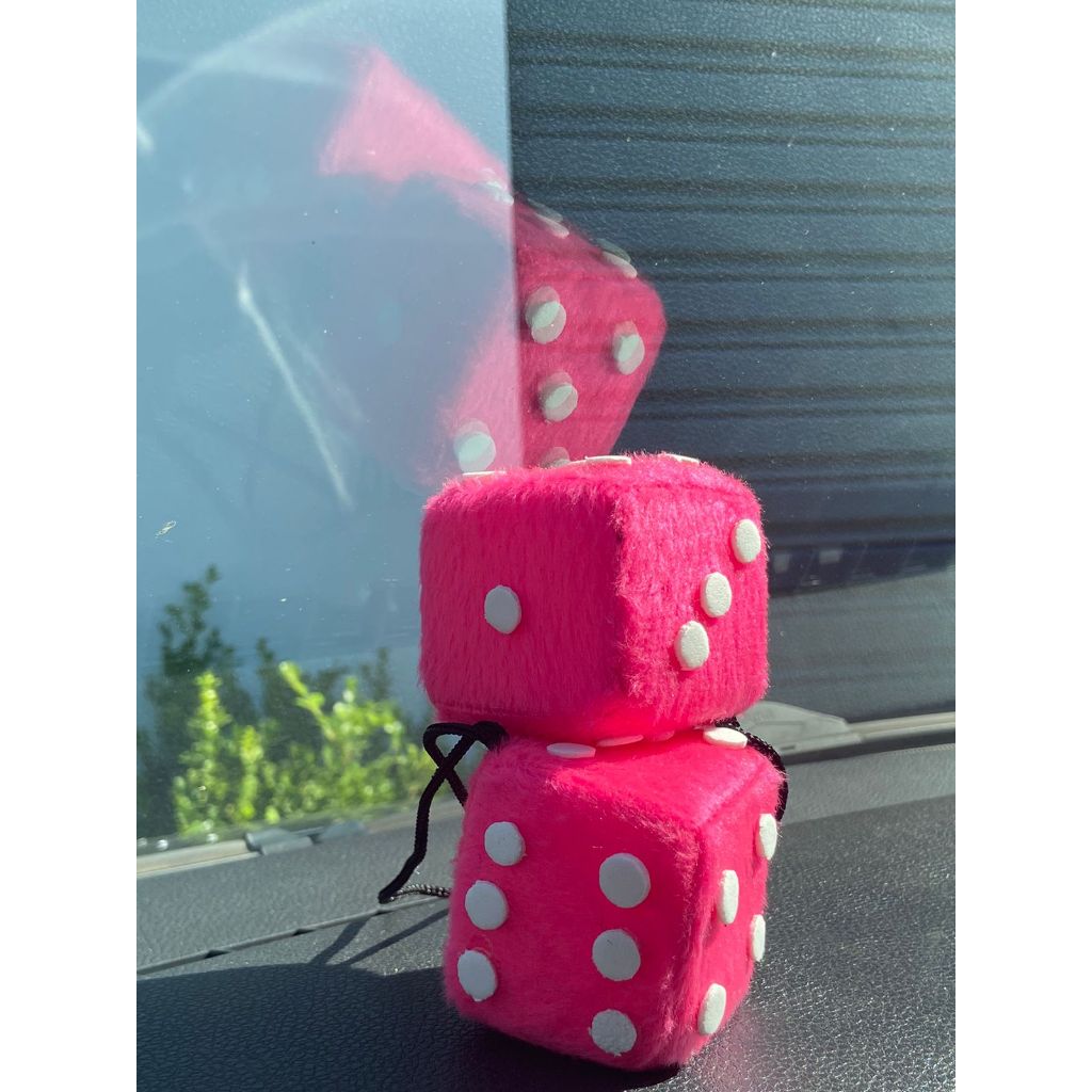 Dado Da Sorte Pelúcia Espelho Interno De Carro -  Rosa em Oferta na Shopee