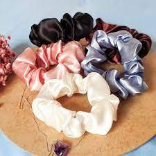 XUXINHA DE CETIM "SCRUNCHIE " ANTI-FRIZZ, DIVERSAS CORES, PERFEITA PARA TODOS OS CABELOS.
