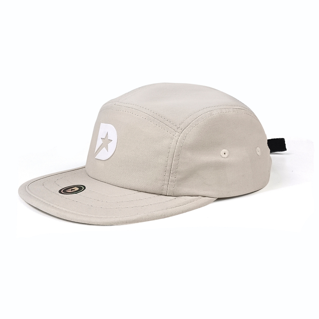 Boné five panel Daymon star sand em sarja 100% algodão Aba Reta com E.V.A flexível Adulto strapback