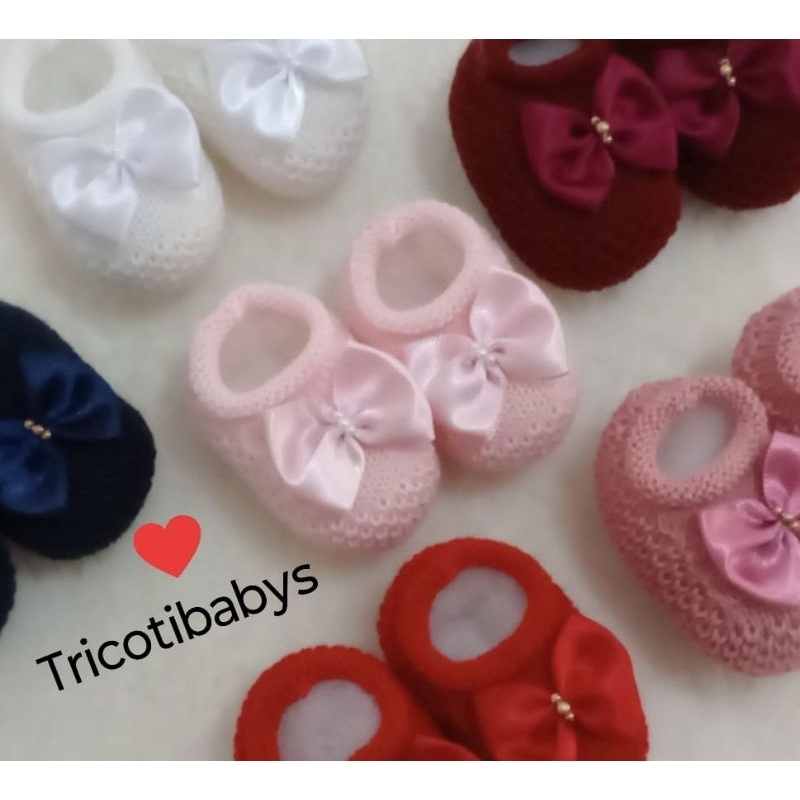 1 par de sapatinho para bebê em Tricô com lacinho tamanho recém nascido