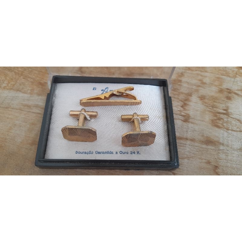 Antigo jogo de abotoaduras e prendedor de gravatas banho ouro 24 kilates marca arco