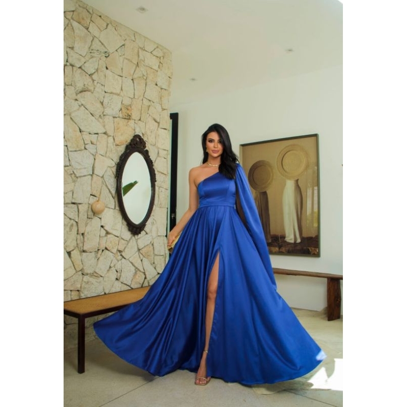 Vestido Amanda Todo em Cetim, manga capa, não marca barriga, todo elegante para madrinhas de casamento e mães de noivos