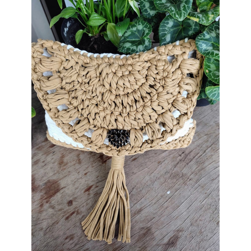 Bolsa Gió Antonelli / Clutch / Maxi Carteira/ bolsa branca e marrom claro/bolsa de mão/ bolsa de crochê/bolsa  artesanal/ fio de malha ecológico/bolsa tendência.