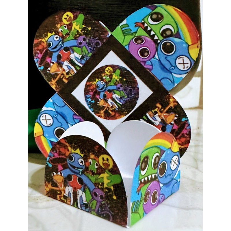 100 UNIDADES DE FORMINHA GRANDE 8,5CM PARA DOCINHOS TEMATICA RAINBOW FRIENDS