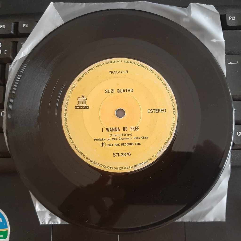 4 compactos pop rock Suzi Quatro Too Big I Wanna Be Free - Elvis Presley It's Now Or Never + 3 faixas - Morris Albert - She's My Girl - Crazy Horse -  Et Surtout Ne M'oublie Pas / Caline, Divine