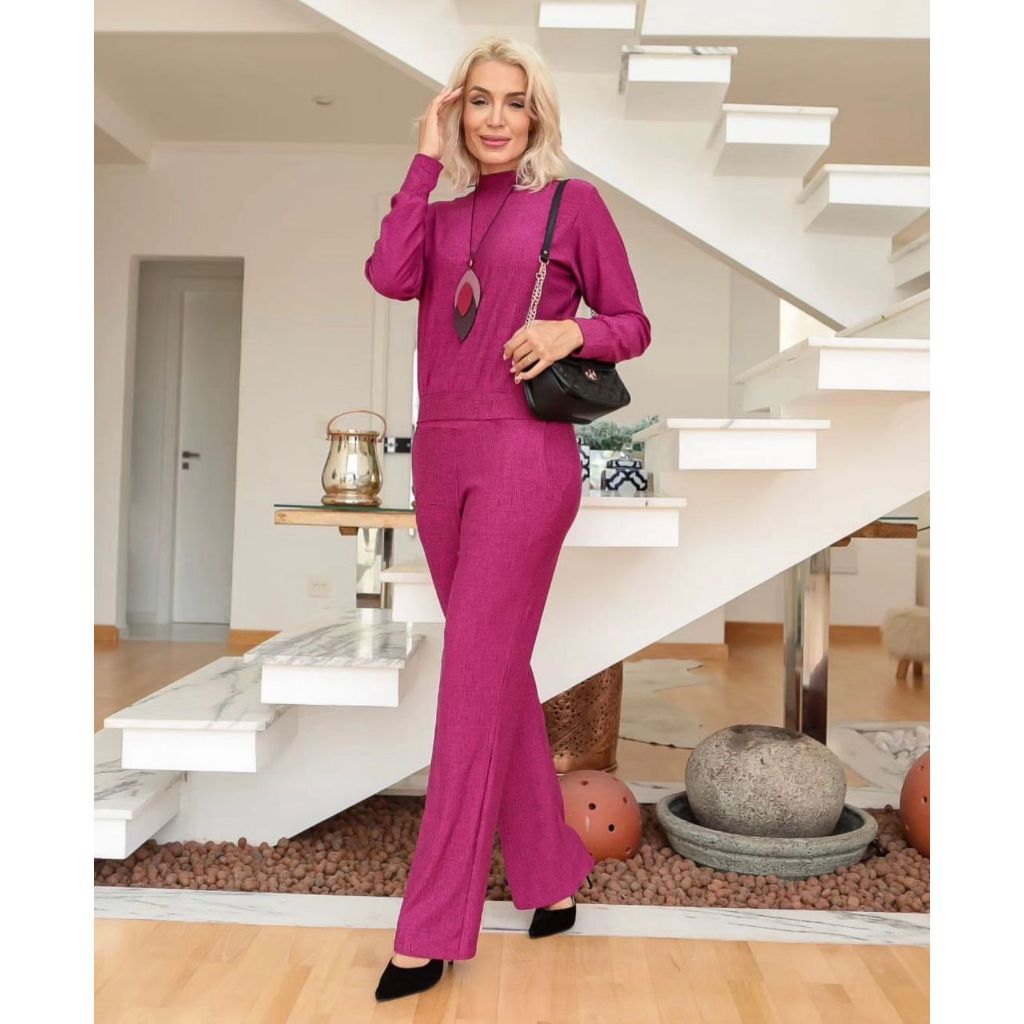 Conjunto Feminino Slim Moletinho com Lycra Blusa Gola Alta e Calça Wide Leg com Bolsos Laterais Feminino - Camarim 18