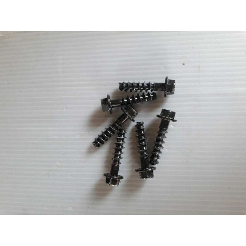 Parafusos da base do tanque da lavadora eletrolux lt50 usados