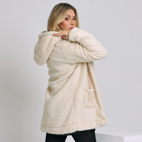Casaco Inverno Bolso Chapado Teddy com Capuz e Forro