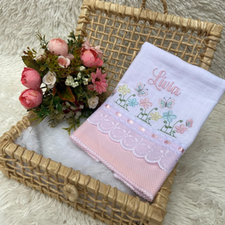 Fralda de ombro personalizada bordada tamanho 35x70cm em Oferta na Shopee