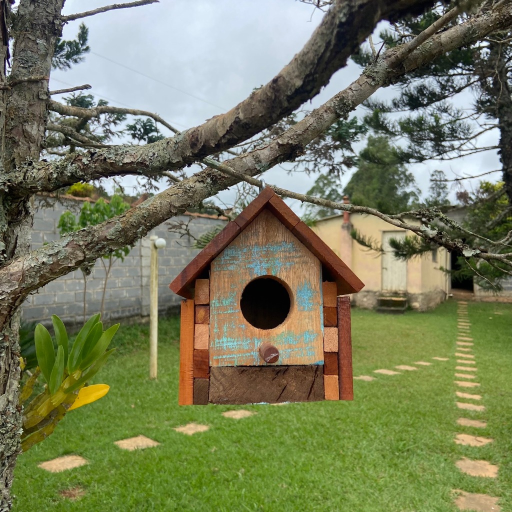 Casinha de pássaro em madeira de demolição para decoração de jardins, quintais,sítios rústico oferta
