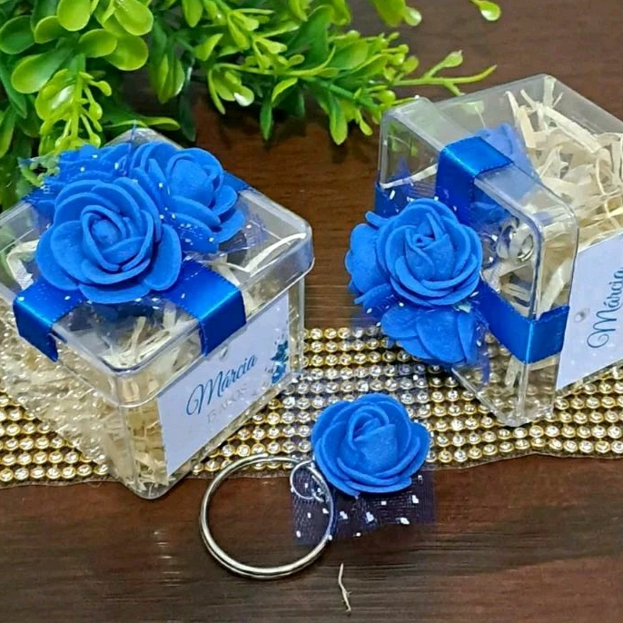 Lembrancinha Luxo com Rosa e Chaveiro | Caixa Acrílica Personalizada 5x5 – Casamento, 15 Anos (Kit 20 a 50)