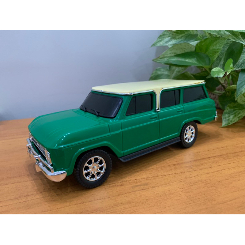 Carro Antigo Veraneio - Carrinho De Coleçao - Carrinho Brinquedo - 26 cm Com Teto Colorido