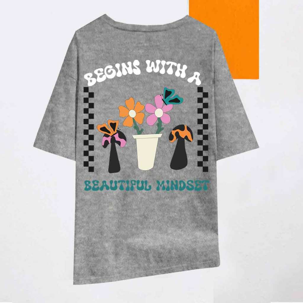 Camiseta Day Begins Mindset Cinza Oversized Borboleta Flores Cogumelos Básica Blogueira