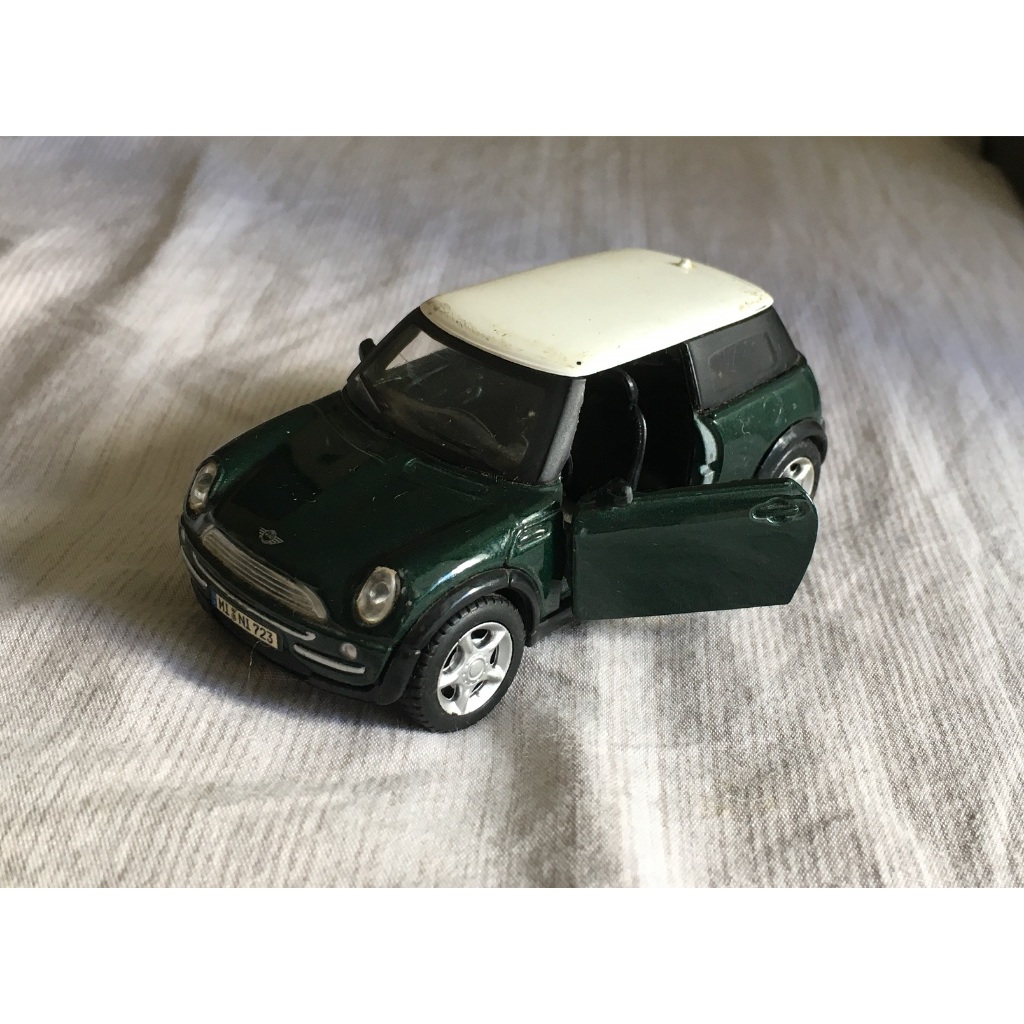 famoso Mini Cooper teto branco esc 1/38 pneu borracha abre porta carrinho a fricção da Maisto