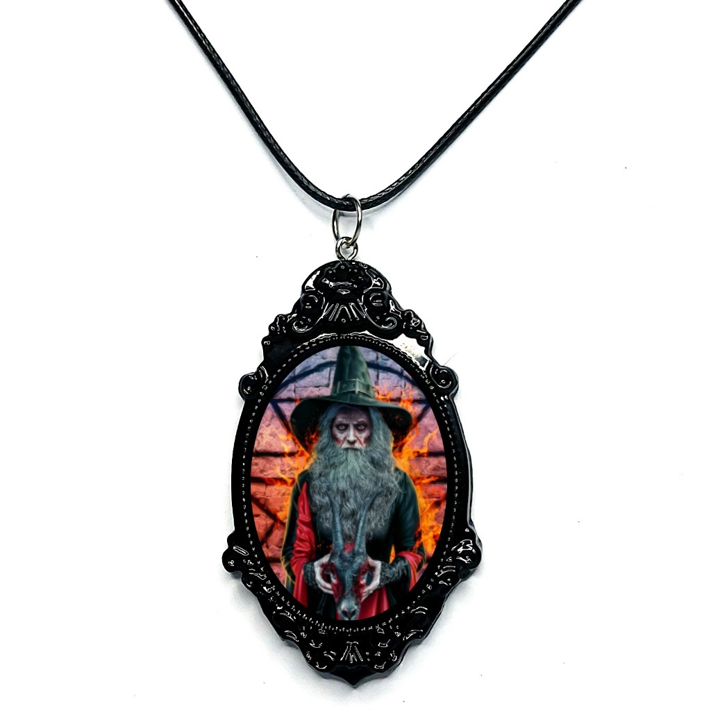 Guardião da Elegância: Colar Camafeu Arte São Cipriano - Proteção e Tradição em Uma Peça Única