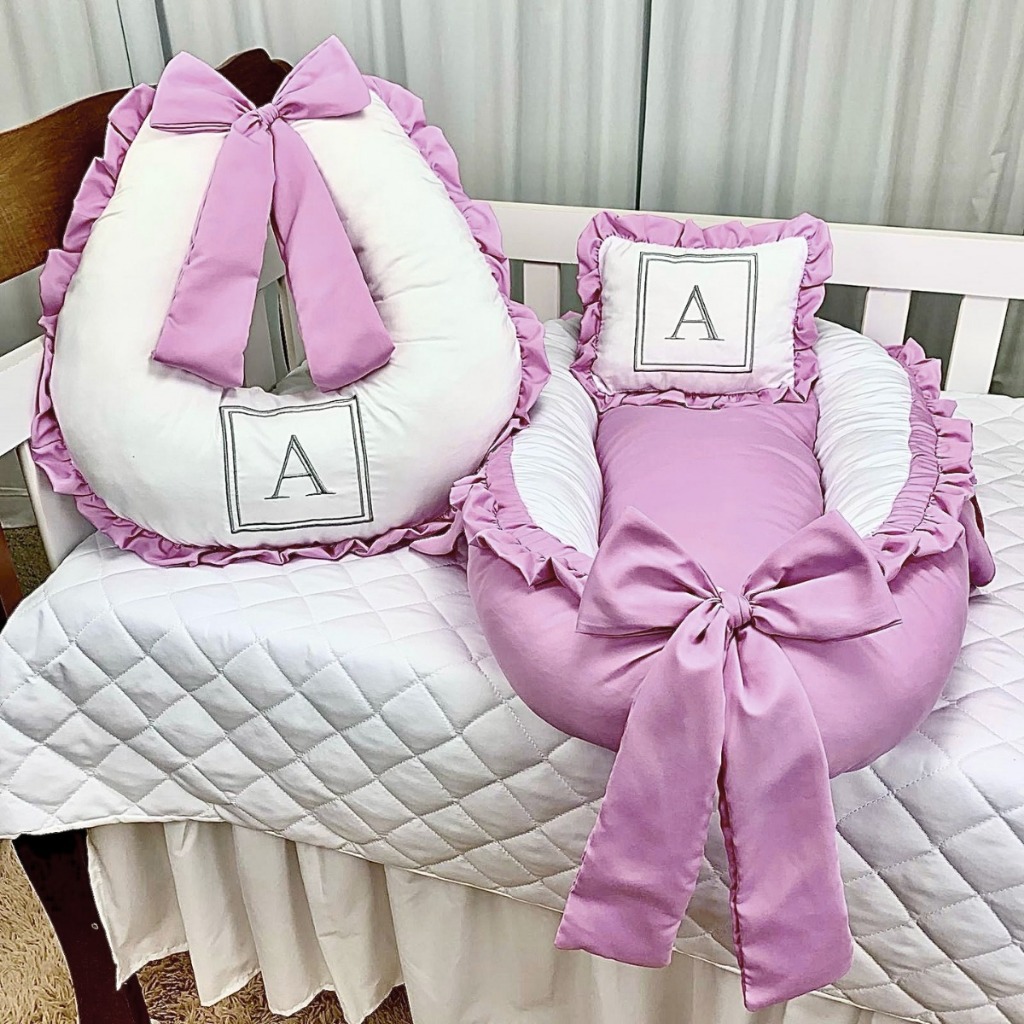 Ninho Redutor de Berço + Almofada De Amamentação - Personalizados Com a Inicial do Seu Bebê