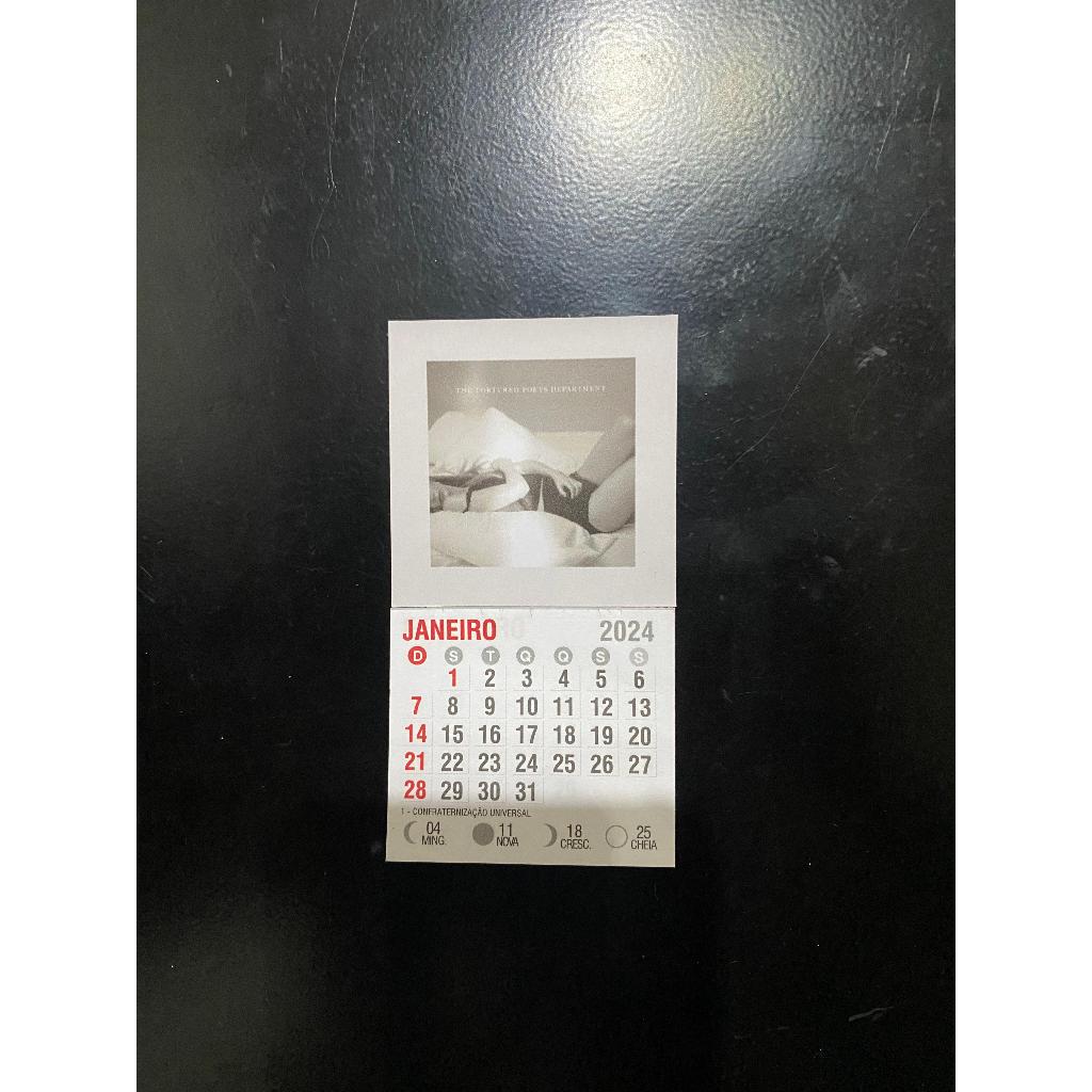 Imã geladeira com mini calendário 2026 Taylor Swift The Tortured Poets Department TTPD 5x5cm manta total 12 folhas
