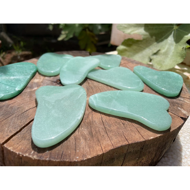 Massageador  Facial Gua Sha Feito de Pedra Natutal Quartzo Verde.