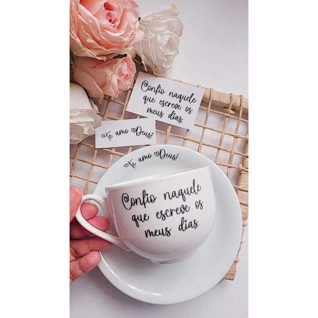 Kit 02 frases para louças: 02 Confio naquele que escreve os meus dias + 02 Te amo Deus!