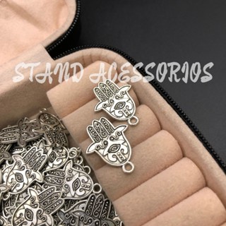 Pingente de Mão Indiana em metal com 20g aprox 18 peças Tam 23x18mm em Oferta na Shopee