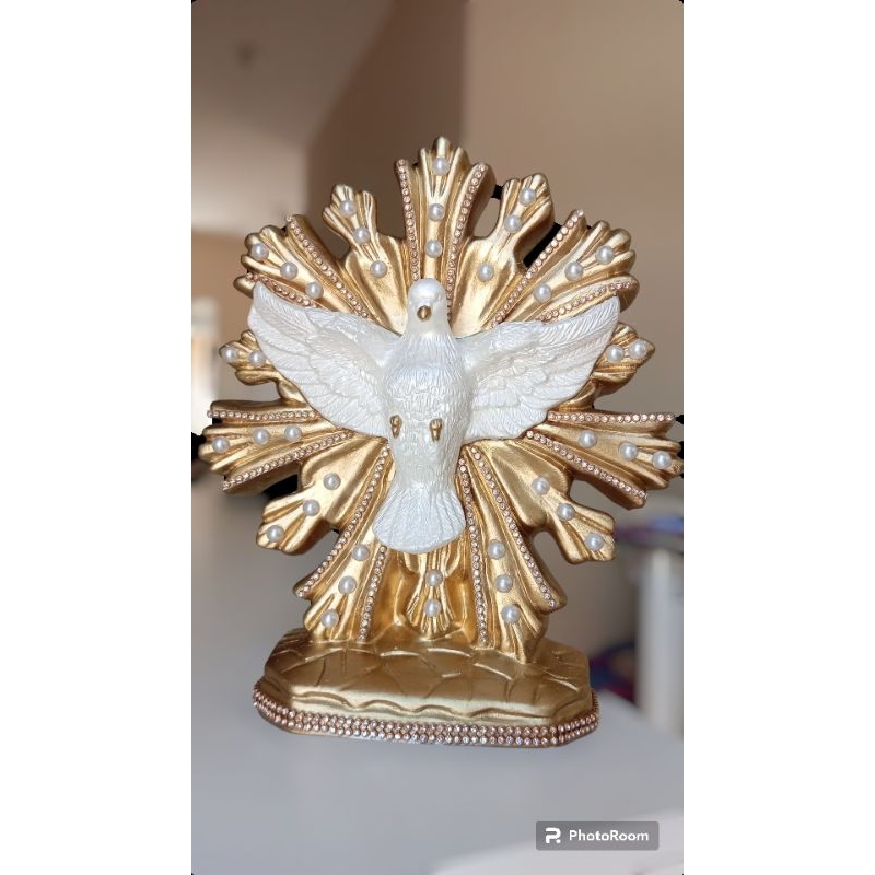 Imagem do Divino Espirito Santo dourado com perolas e strass