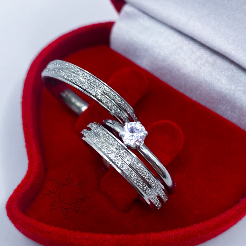 Par de Aliança de Namoro Casamento Prata Brilhante Diamantada Canal Finas 4mm + Solitário + Caixinha Vermelha