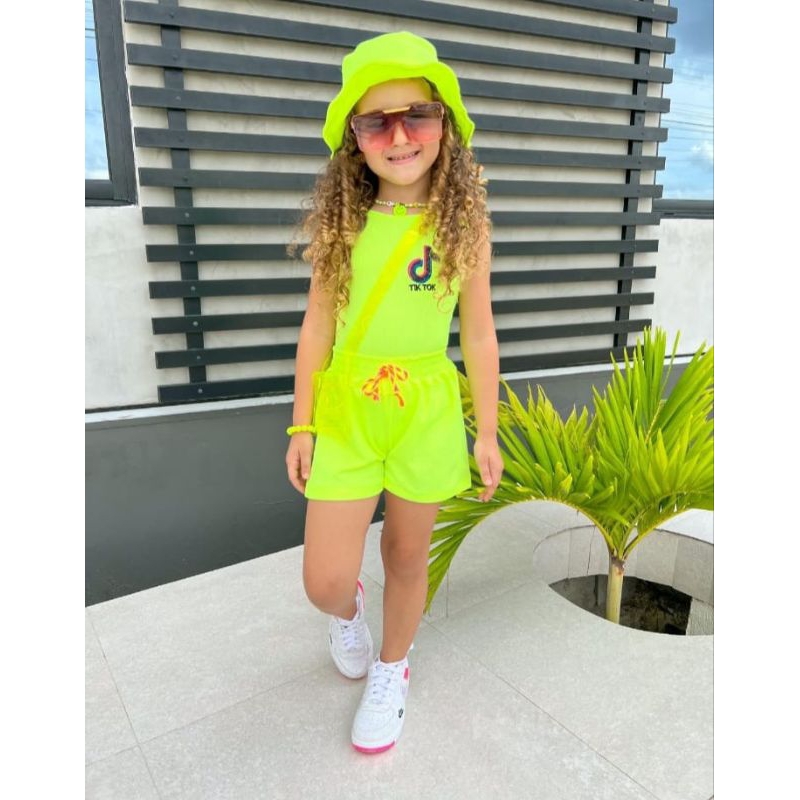 kit 3 peças, maio ,short, boina e bolsa infantil.