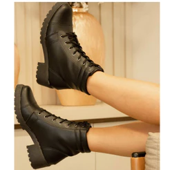 Bota Feminina Coturno Moda Preto Salto Confortável Baixo