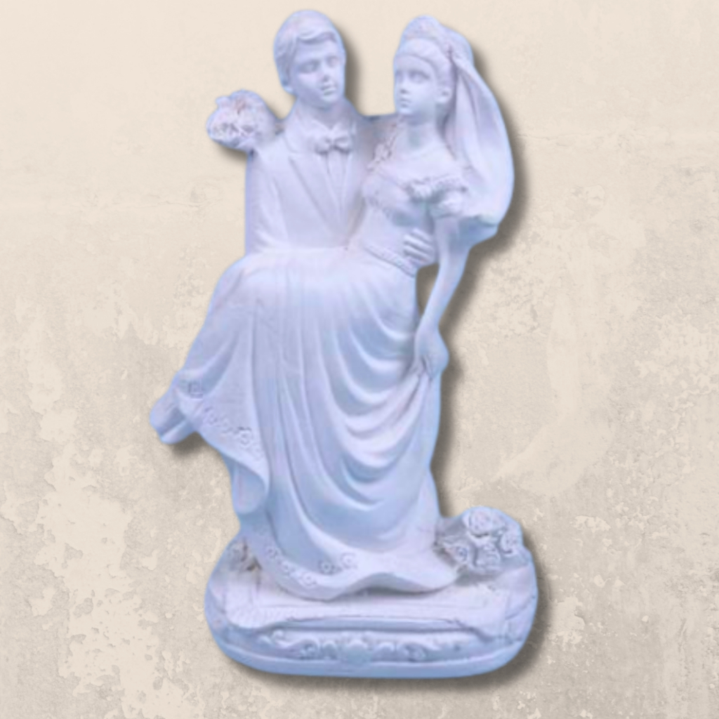 Escultura Decorativa Casal Noivo Com Noiva no Colo  13,5cm | Estátua Casal de Namorados de Gesso