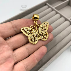 Pingente de Borboleta Grande Dourado