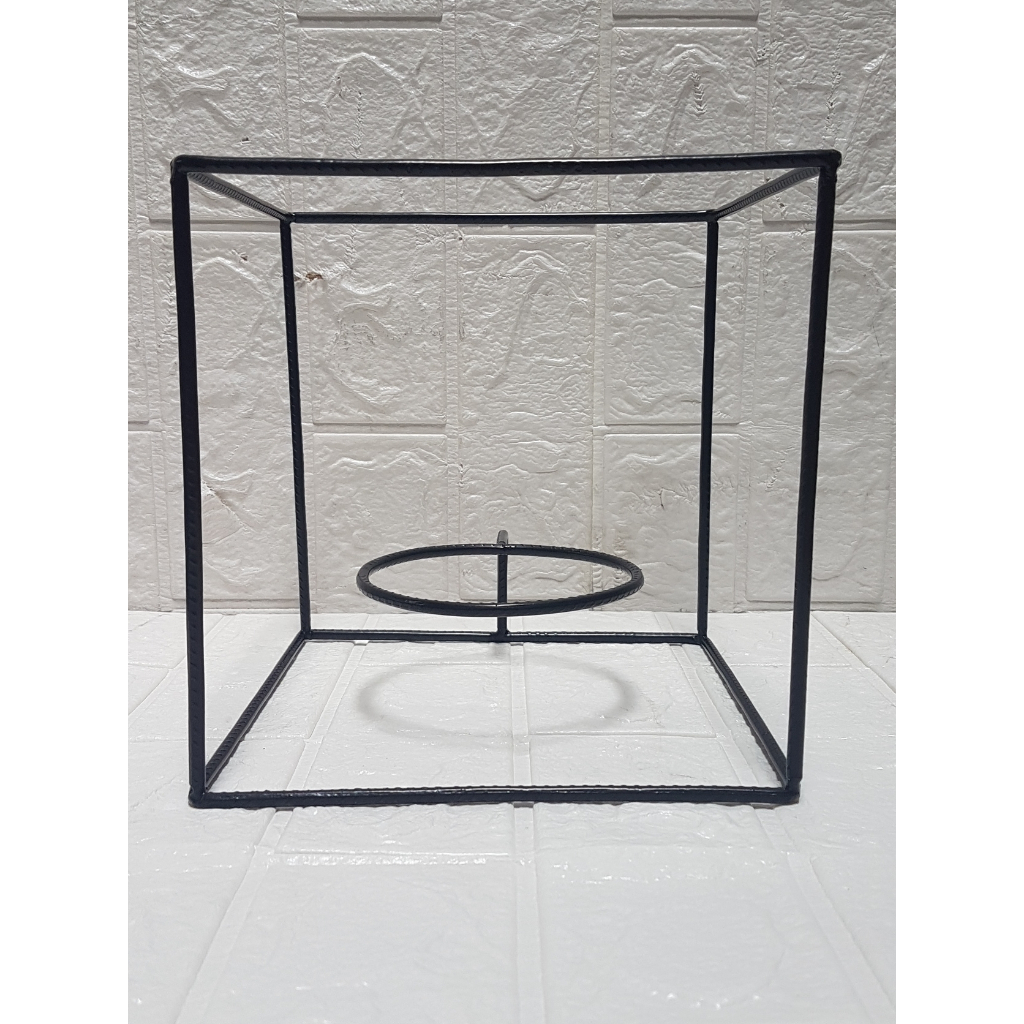 Suporte Em Cubo De Ferro Para Kokedama. Med:20x20x20cm