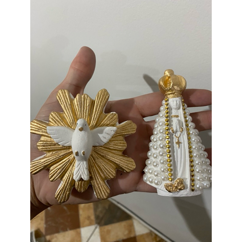 Kit Batizado Nossa senhora Aparecida com Peróla 10cm e Divino Espirito Santo Pintado 10cm