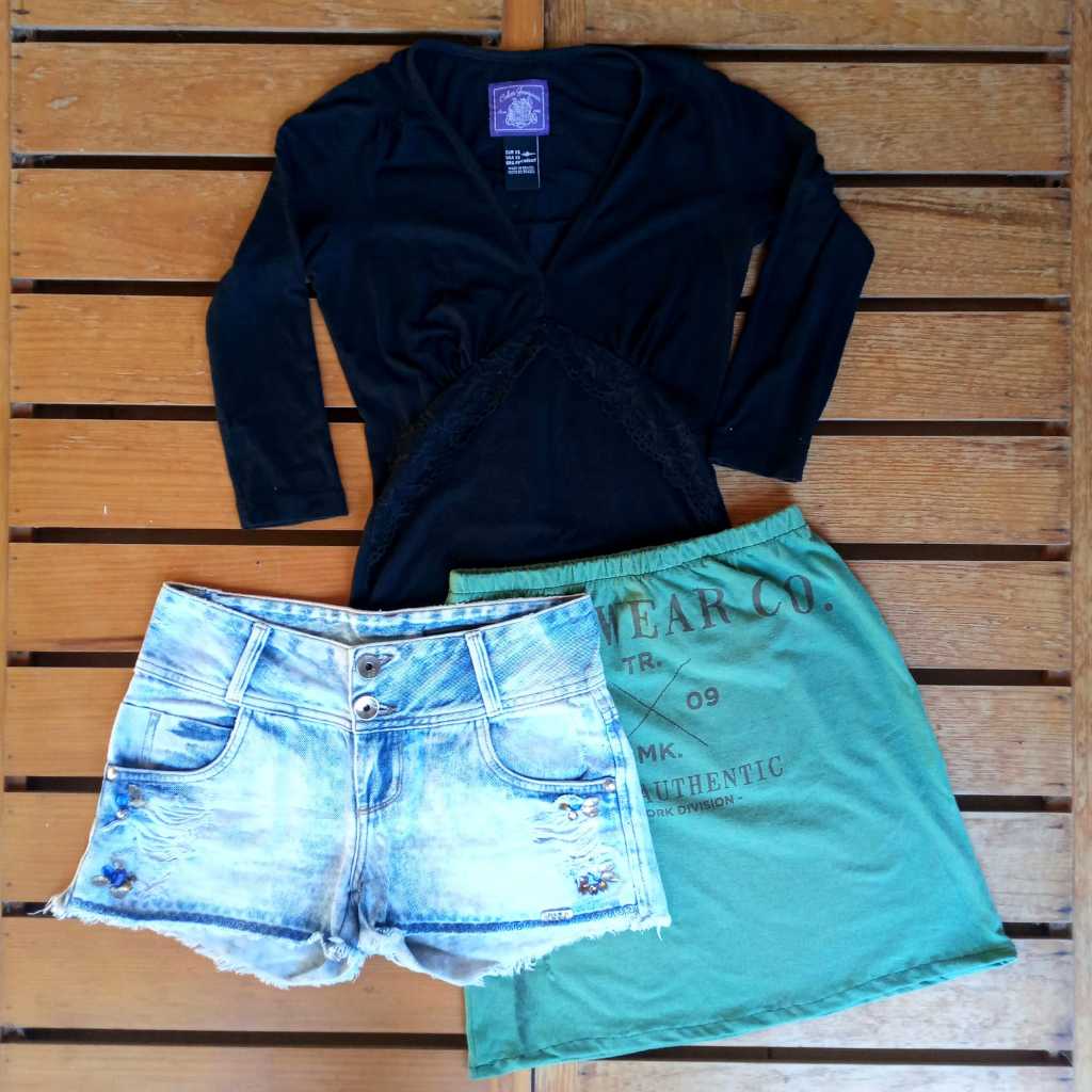 Kit 3 peças Blusinha Colcci PP, Short Jeans com Pedrarias tam 14, Mini Saia Malha P – Usadas