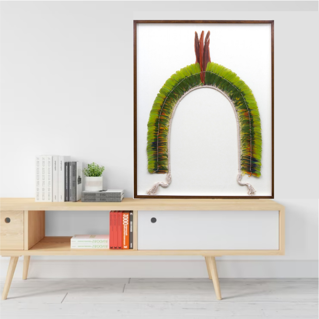 QUADRO DECORATIVO - COCAR VERDE - COM MOLDURA CARVALHO 60 X40