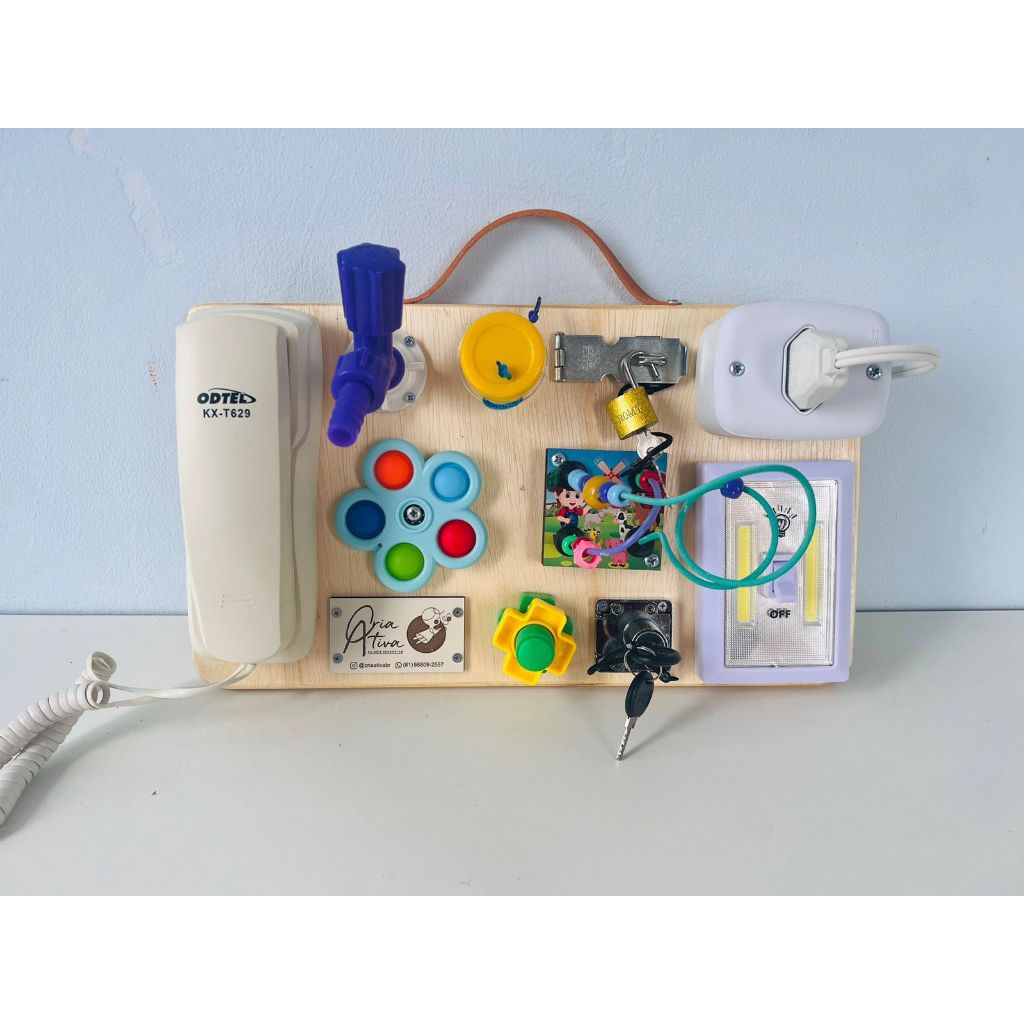 Painel Sensorial Montessori Educativo / Painel de Atividades / Portátil Santos 2 - com 35x20cm